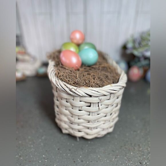 12” Basket! White, Infinity Shape No Handle Prefilled with Moss EPC - Picture 3 of 12